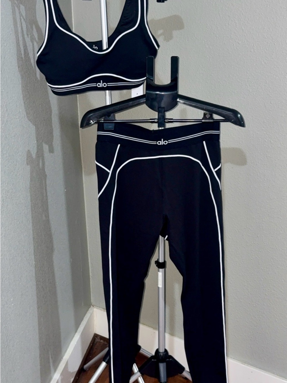 ALO Yoga Black Leggings with White Trim